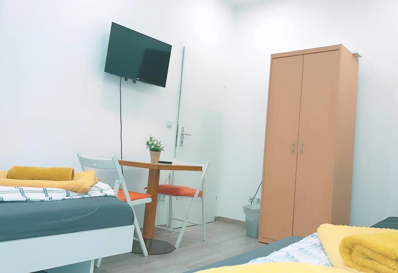 Comfort Triple Room Hn เวียนนา ภายนอก รูปภาพ